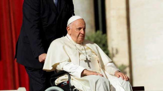 Le pape François donne le feu vert pour bénir les couples homosexuels