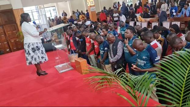 Kenya: des supporters d'Arsenal à l'église après une victoire