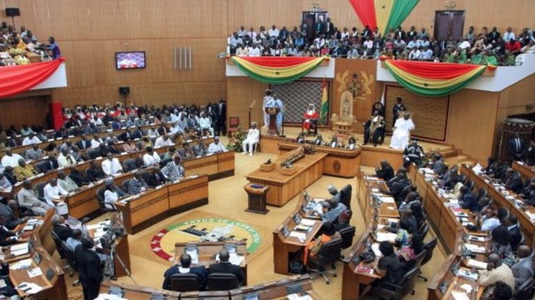 Ghana: le parlement adopte un projet de loi condamnant l'homosexualité