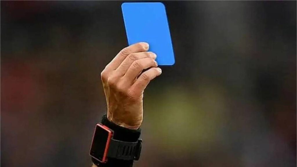 Nouvelle règle dans le football : le carton bleu !